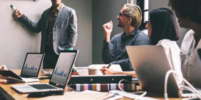 Business ShopNaclo: Standards with Innovation and Trust