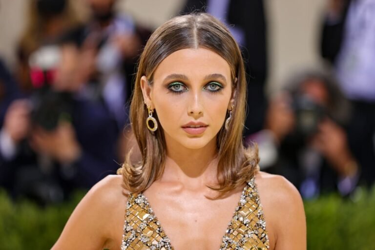 Emma Chamberlain Net Worth – A Comprehensive Look at Her Wealth, Career, and Success Story